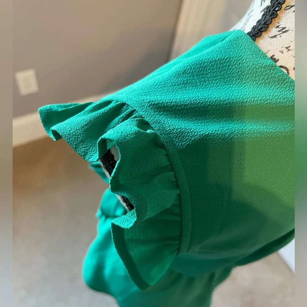 🦜 MONTEAU- Stunning Green Ladies Top.                     Bag 113 - Picture 6 of 9